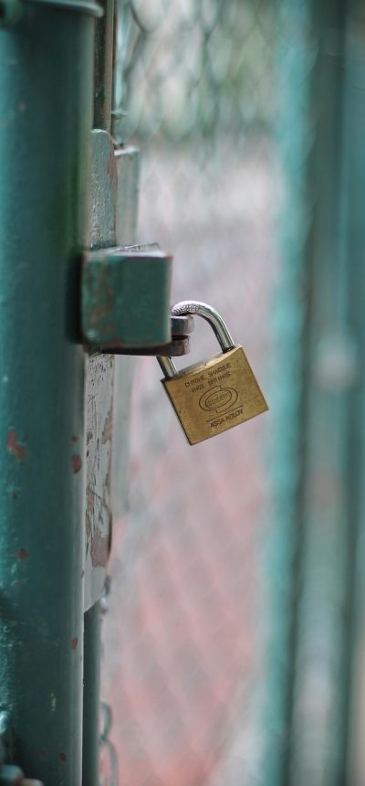 个人中心页面截图，显示头像、累计游玩时长、已解锁关卡数与云同步开关状态